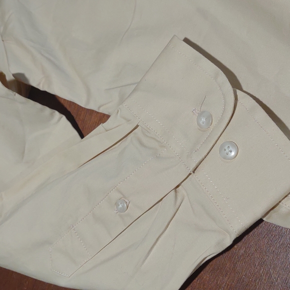 NWT Men Dress Shirt Size XL by Dockers... yellow 🟡 - Picture 4 of 8